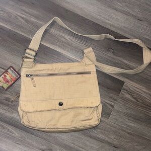 Fossil world traveler / messenger bag - unisex - comes luggage tag - preowned